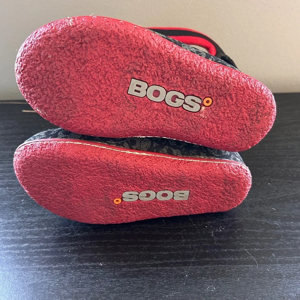 Bogs Baby Skulls Waterproof Insulated Boots Black Red Grey Kids Size 8 71448-009